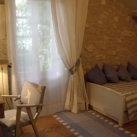Domaine Du Bigourdan بيت للعطل *
