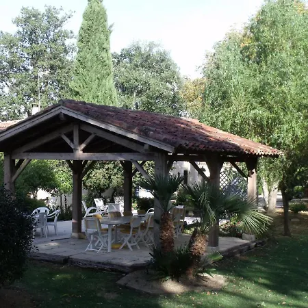 Domaine Du Bigourdan بيت للعطل *